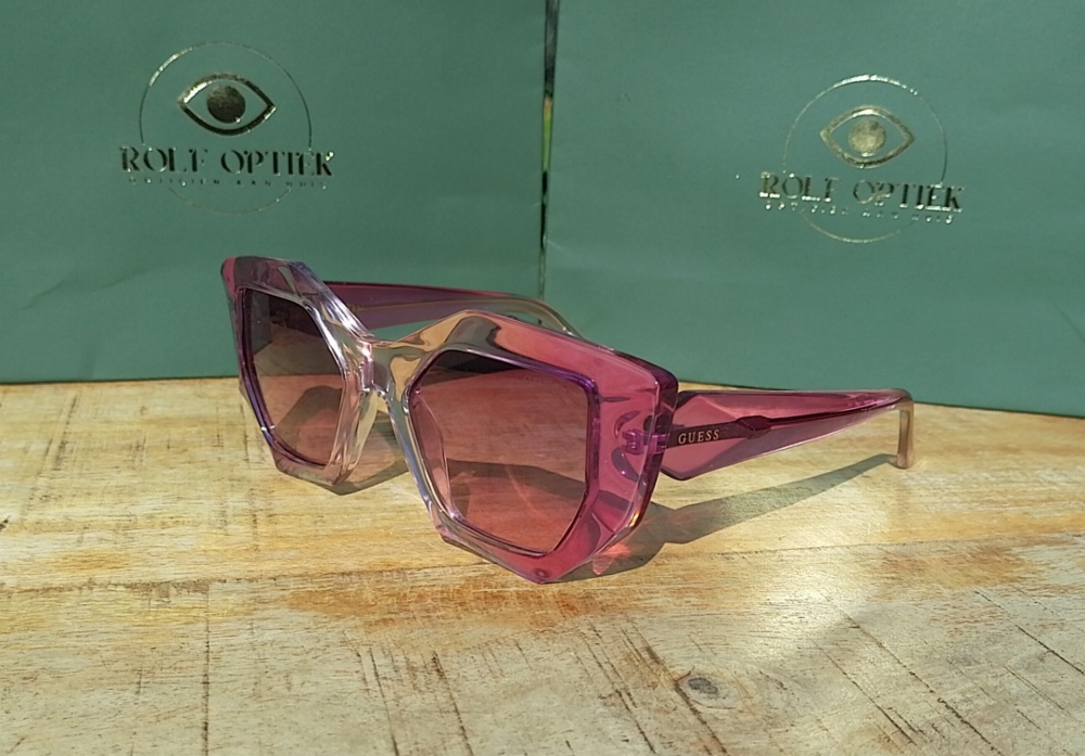 GUESS GU7897 711 &ndash; Stijlvolle Roze Zonnebril