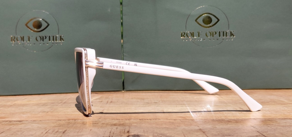 De Guess GU7871 21P zonnebril WIT
