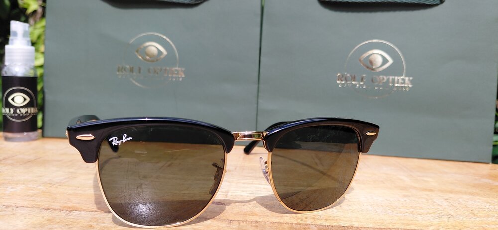 Ray-Ban Clubmaster RB3016 W0365 &ndash; Tijdloze klassieker voor elke gelegenheid