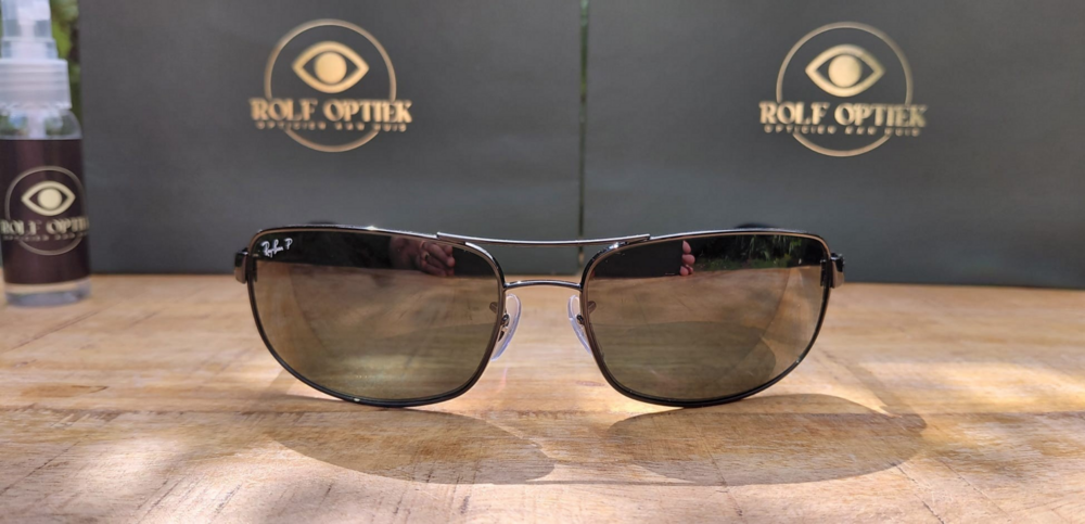 Ray-Ban RB3445 002/58 &ndash; Sportief, stijlvol en functioneel