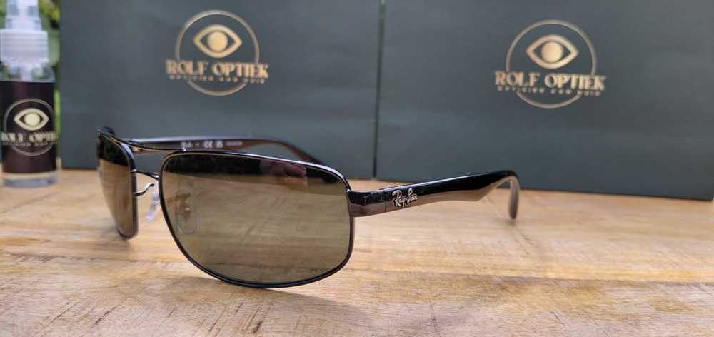 Ray-Ban RB3445 002/58 &ndash; Sportief, stijlvol en functioneel