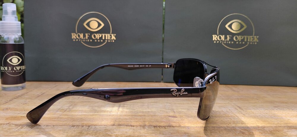 Ray-Ban RB3445 002/58 &ndash; Sportief, stijlvol en functioneel
