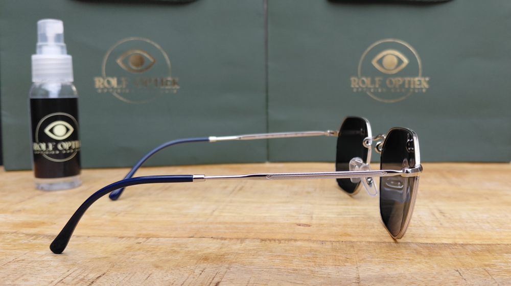 Ray-Ban RB 3694 Jim 9242/G6 &ndash; Tijdloos Design in Zilver met Chromance Technologie