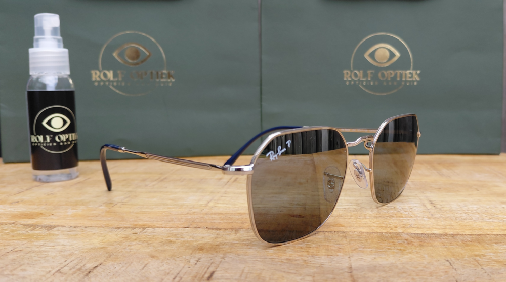 Ray-Ban RB 3694 Jim 9242/G6 &ndash; Tijdloos Design in Zilver met Chromance Technologie
