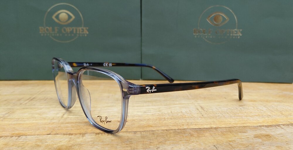 Ray-Ban RB 5393 Leonard 8228 &ndash; Modern &amp; stijlvol in transparant blauw