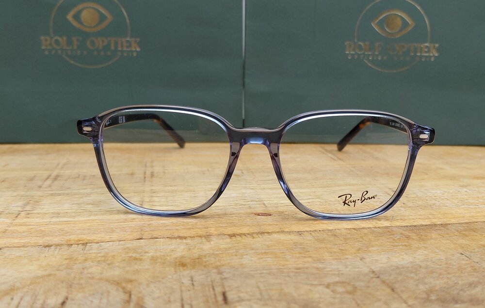 Ray-Ban RB 5393 Leonard 8228 &ndash; Modern &amp; stijlvol in transparant blauw