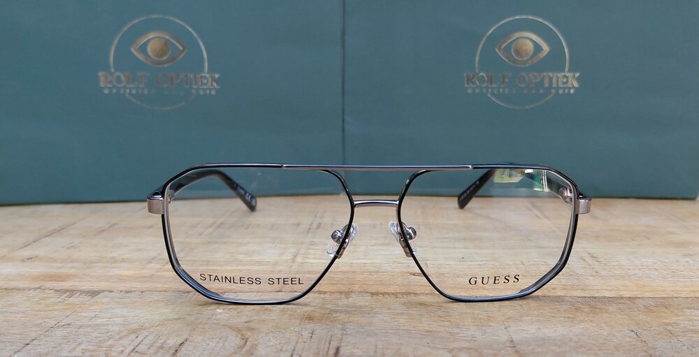 GUESS GU50135 005 &ndash; Shiny Black