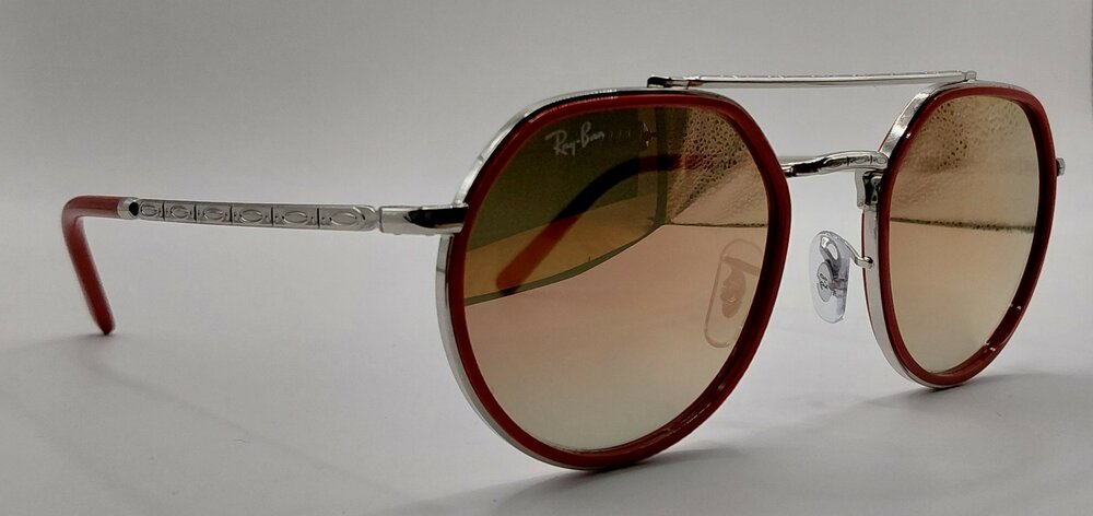 Ray-Ban RB 3765 003/70 &mdash; Stijlvol, modern en krachtig in rood