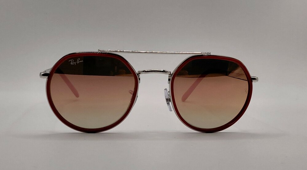 Ray-Ban RB 3765 003/70 &mdash; Stijlvol, modern en krachtig in rood
