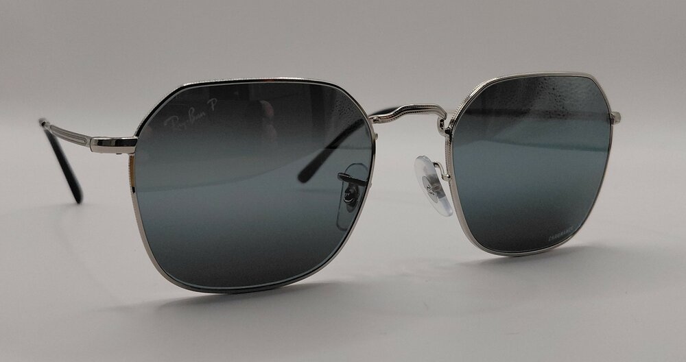 Ray-Ban RB 3694 Jim 9242/G6 &ndash; Tijdloos Design in Zilver met Chromance Technologie