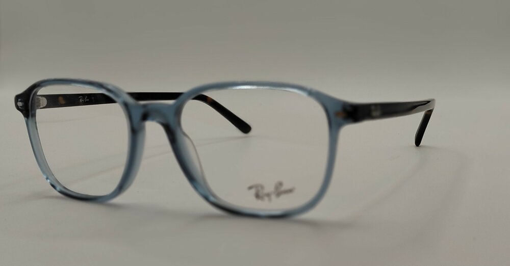 Ray-Ban RB 5393 Leonard 8228 &ndash; Modern &amp; stijlvol in transparant blauw