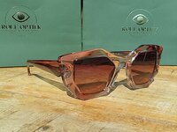 Guess GU7897 47F &ndash; Tijdloos met een trendy twist