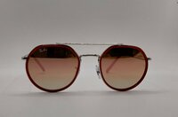 Ray-Ban RB 3765 003/70 &mdash; Stijlvol, modern en krachtig in rood