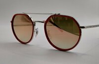 Ray-Ban RB 3765 003/70 &mdash; Stijlvol, modern en krachtig in rood