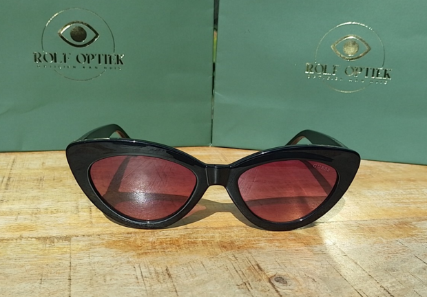 Guess GU7905 01T Zonnebril &ndash; Modieus &amp; Verfijnd