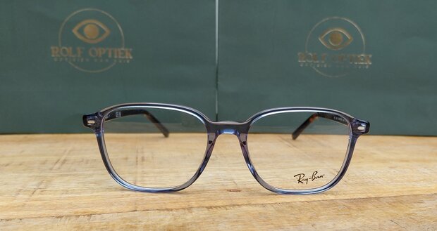 Ray-Ban RB 5393 Leonard 8228 &ndash; Modern &amp; stijlvol in transparant blauw